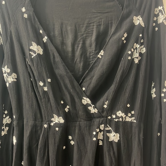 Beautiful embroidered mini dress - Picture 4 of 5